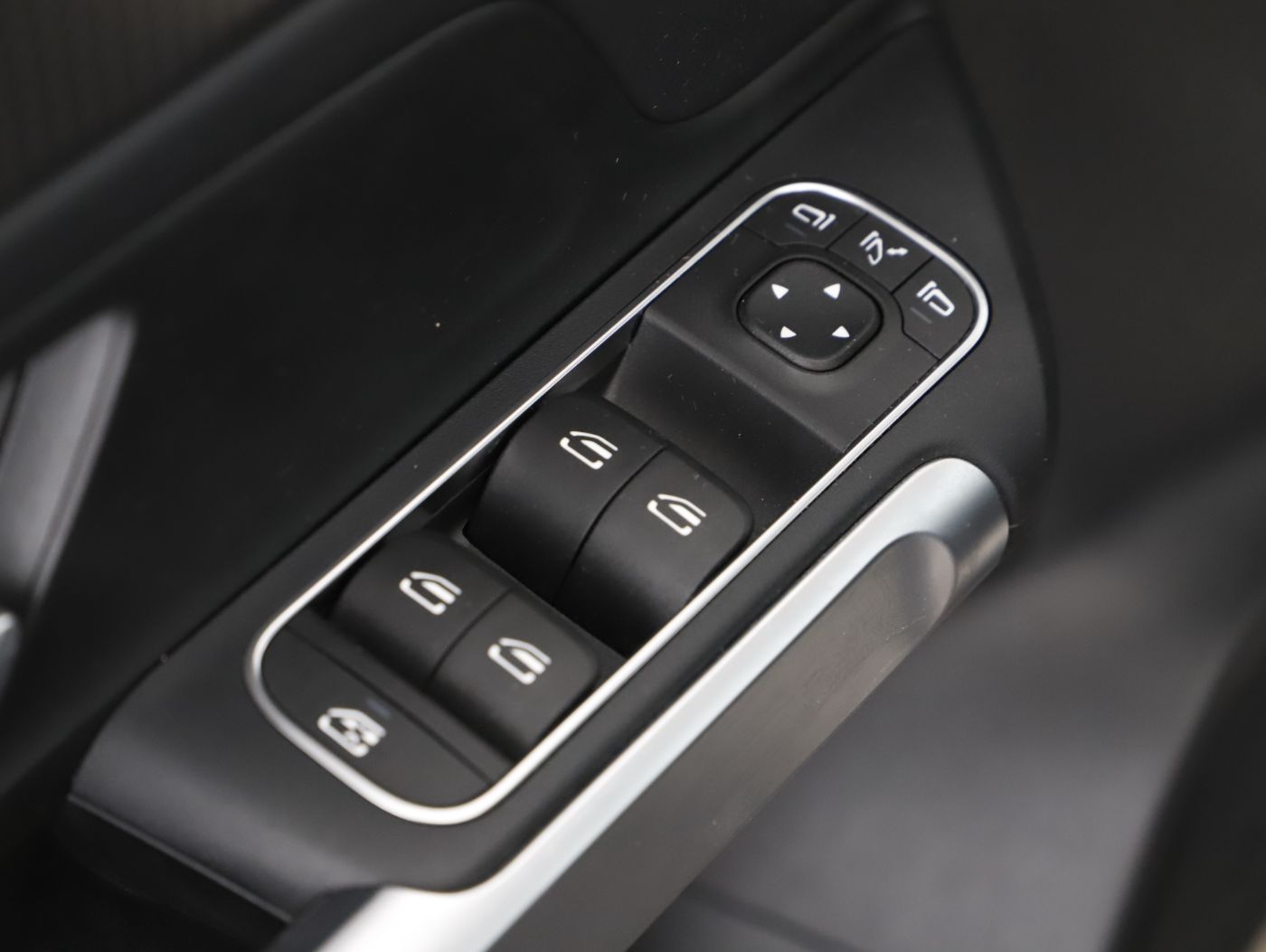 Mercedes-Benz EQB 250 Progressive | Bild 8 von 26
