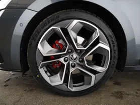 Skoda Octavia Combi 2.0 TDI RS | Thumbnail 6 von 25