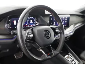 Skoda Octavia Combi 2.0 TDI RS | Thumbnail 12 von 25