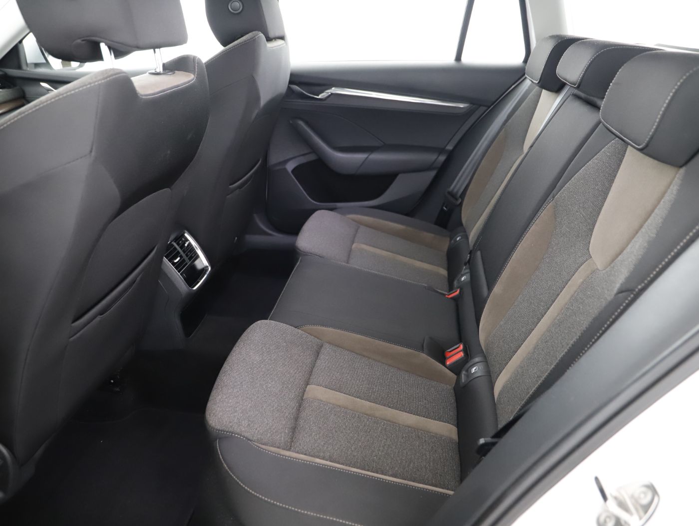 Skoda Octavia Combi 2.0 TDI 4x4 Scout | Bild 8 von 23