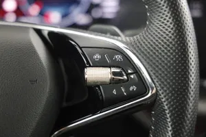 Skoda Octavia Combi 2.0 TDI RS | Thumbnail 13 von 23