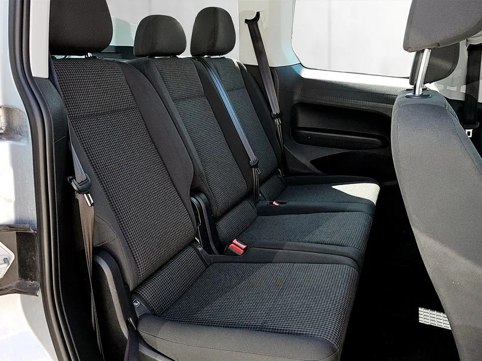 VW Caddy Kombi 2.0 TDI | Bild 18 von 19