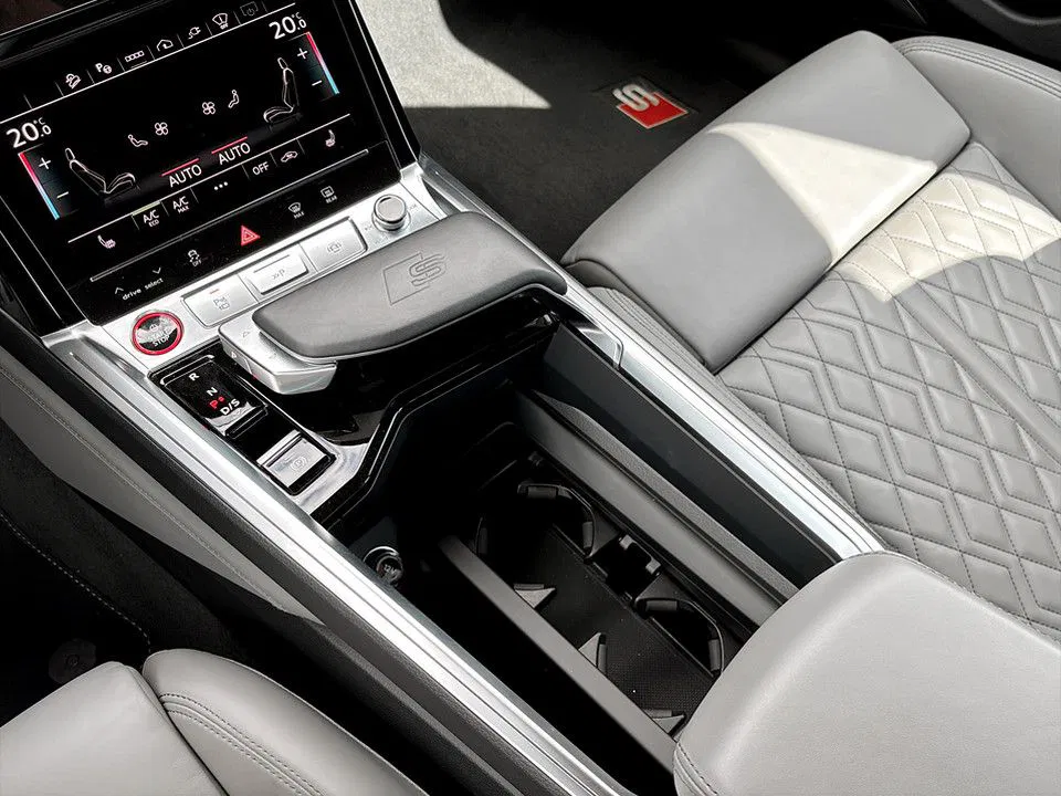 Audi SQ8 e-tron quattro | Bild 23 von 28