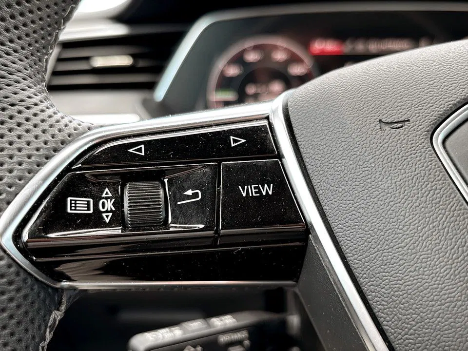 Audi SQ8 e-tron quattro | Bild 15 von 28