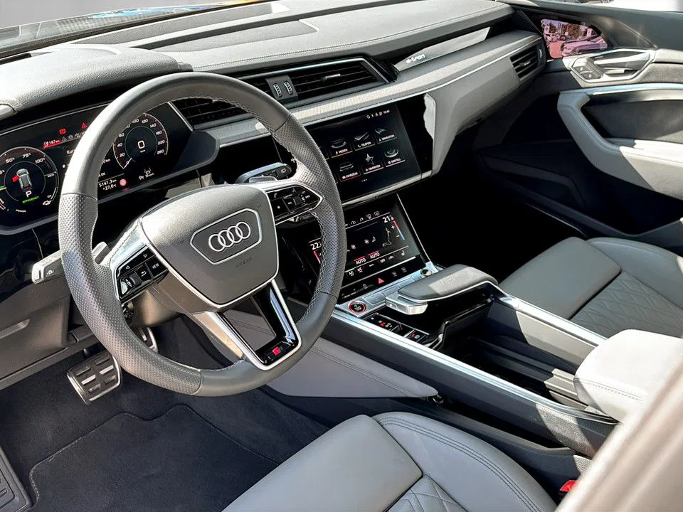 Audi SQ8 e-tron quattro | Bild 11 von 28