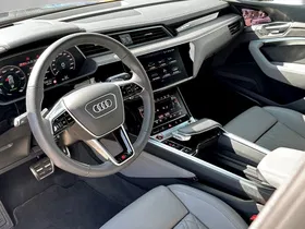 Audi SQ8 e-tron quattro | Thumbnail 11 von 28