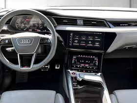 Audi SQ8 e-tron quattro | Thumbnail 12 von 28
