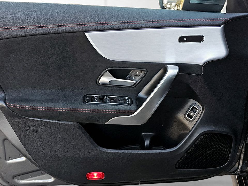 Mercedes-Benz CLA 180 d Shooting Brake AMG Line | Bild 7 von 21