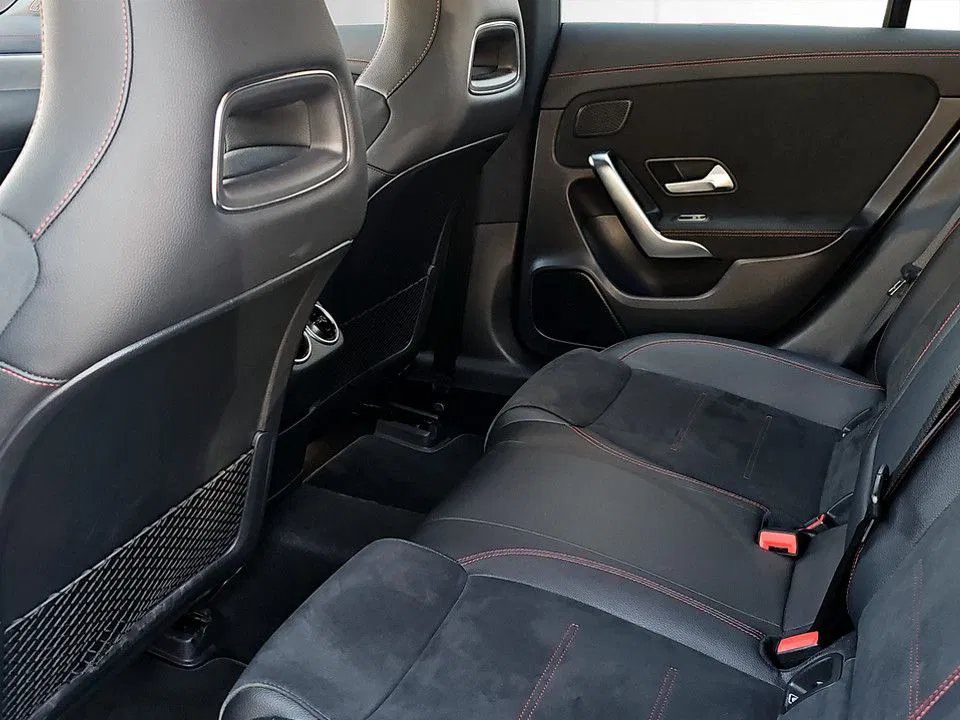 Mercedes-Benz CLA 180 d Shooting Brake AMG Line | Bild 19 von 21