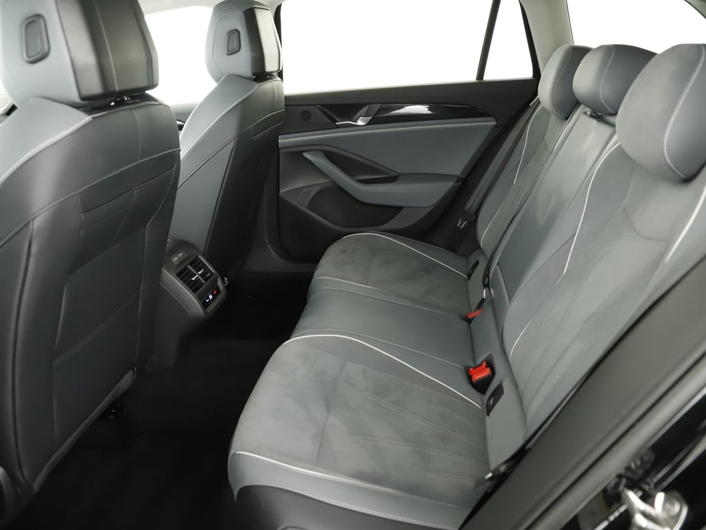 VW Passat Variant 2.0 TDI W Business | Bild 19 von 20