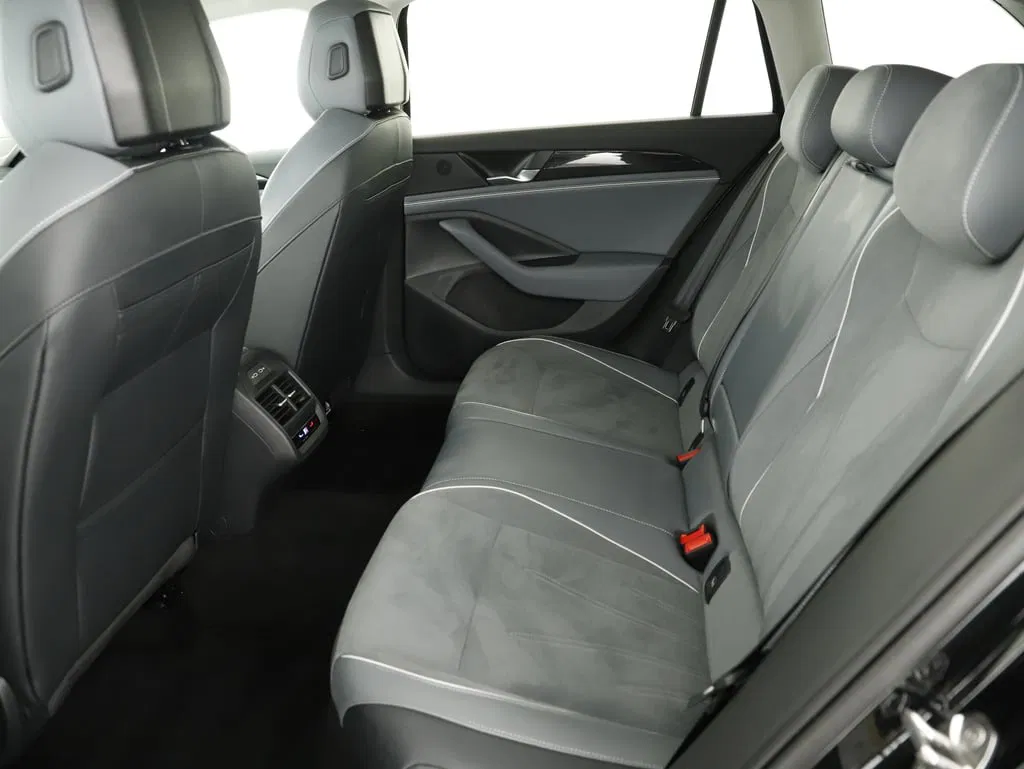 VW Passat Variant 2.0 TDI W Business | Bild 19 von 20