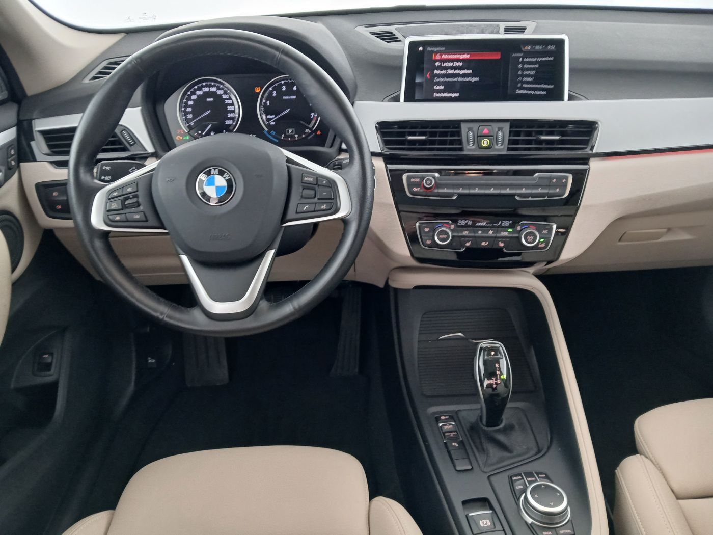 BMW X1 sDrive18i Adv. Aut. | Bild 15 von 28