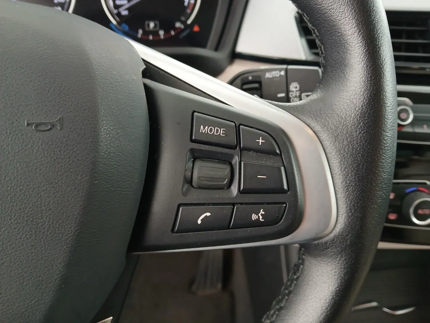 BMW X1 sDrive18i Adv. Aut. | Bild 18 von 28