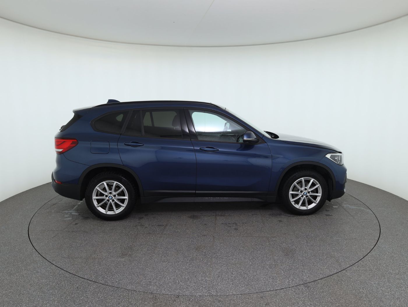 BMW X1 sDrive18i Adv. Aut. | Bild 5 von 28