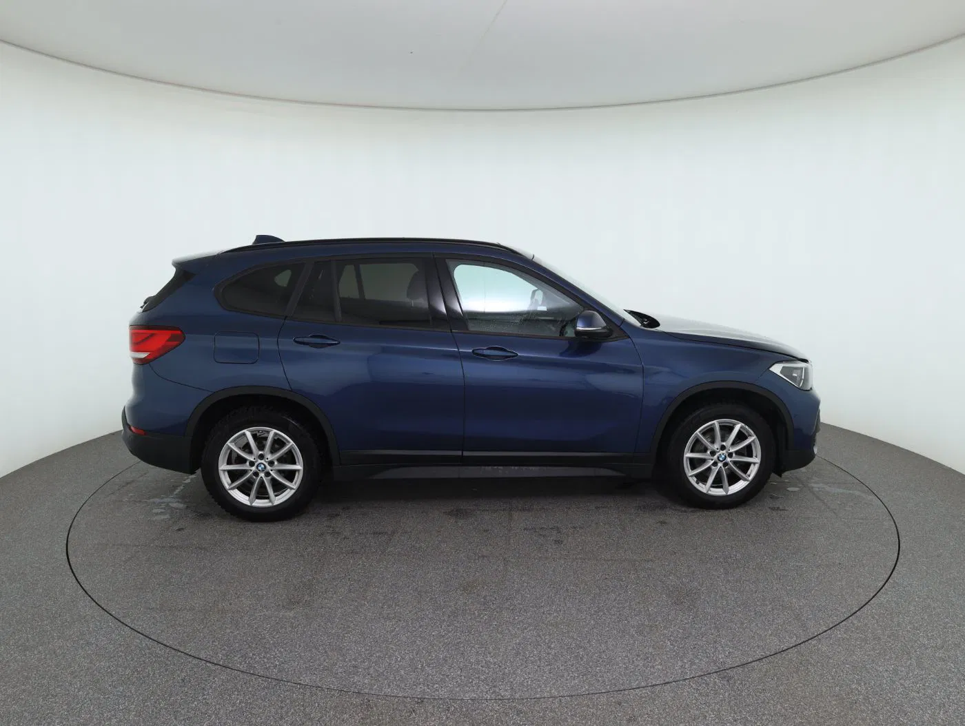 BMW X1 sDrive18i Adv. Aut. | Bild 5 von 28