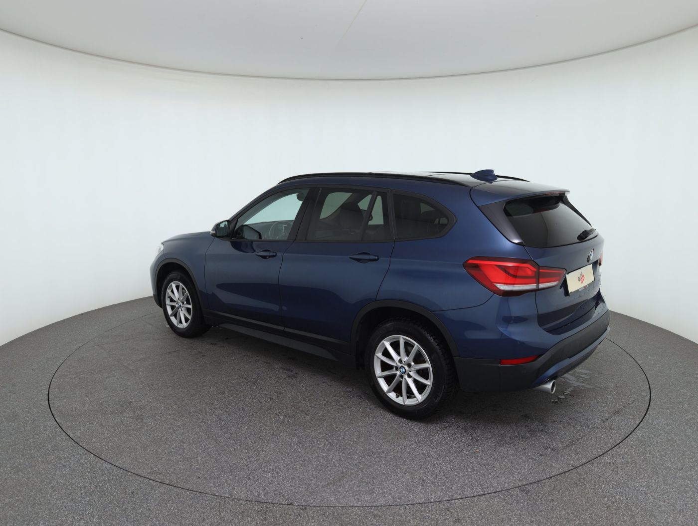 BMW X1 sDrive18i Adv. Aut. | Bild 8 von 28