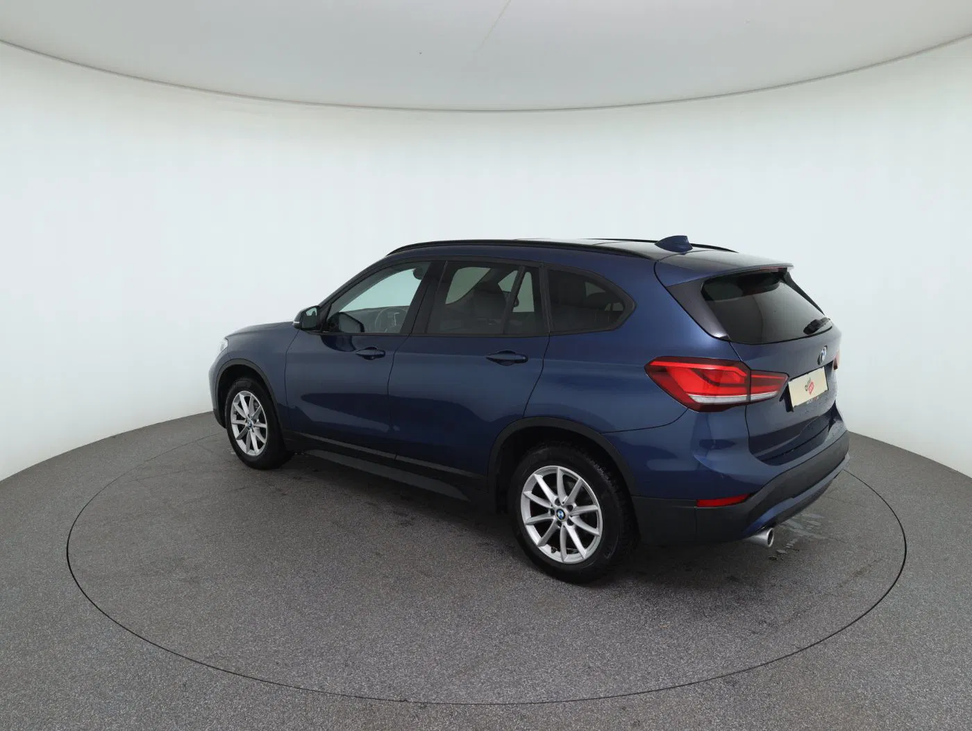 BMW X1 sDrive18i Adv. Aut. | Bild 8 von 28