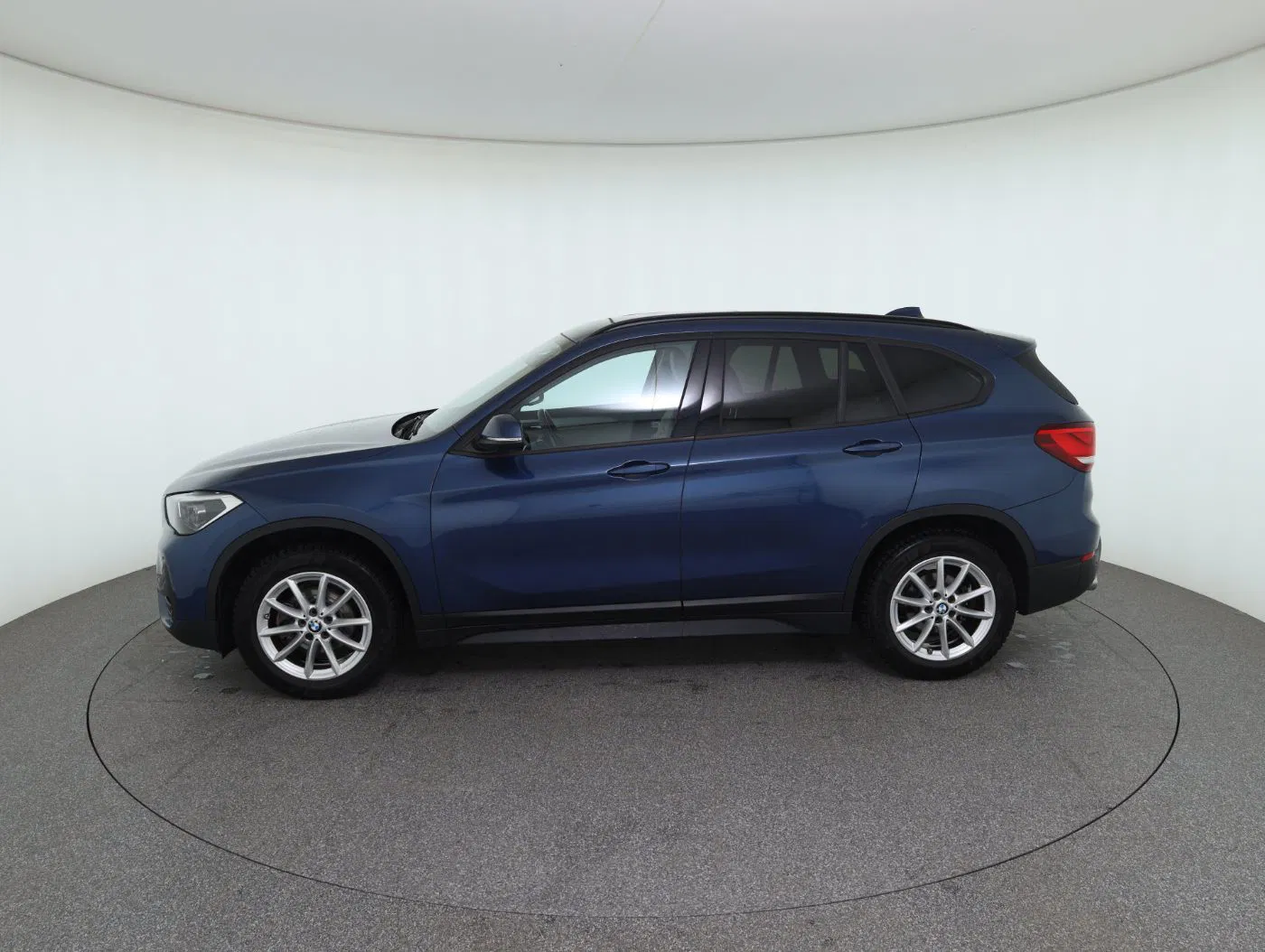 BMW X1 sDrive18i Adv. Aut. | Bild 9 von 28