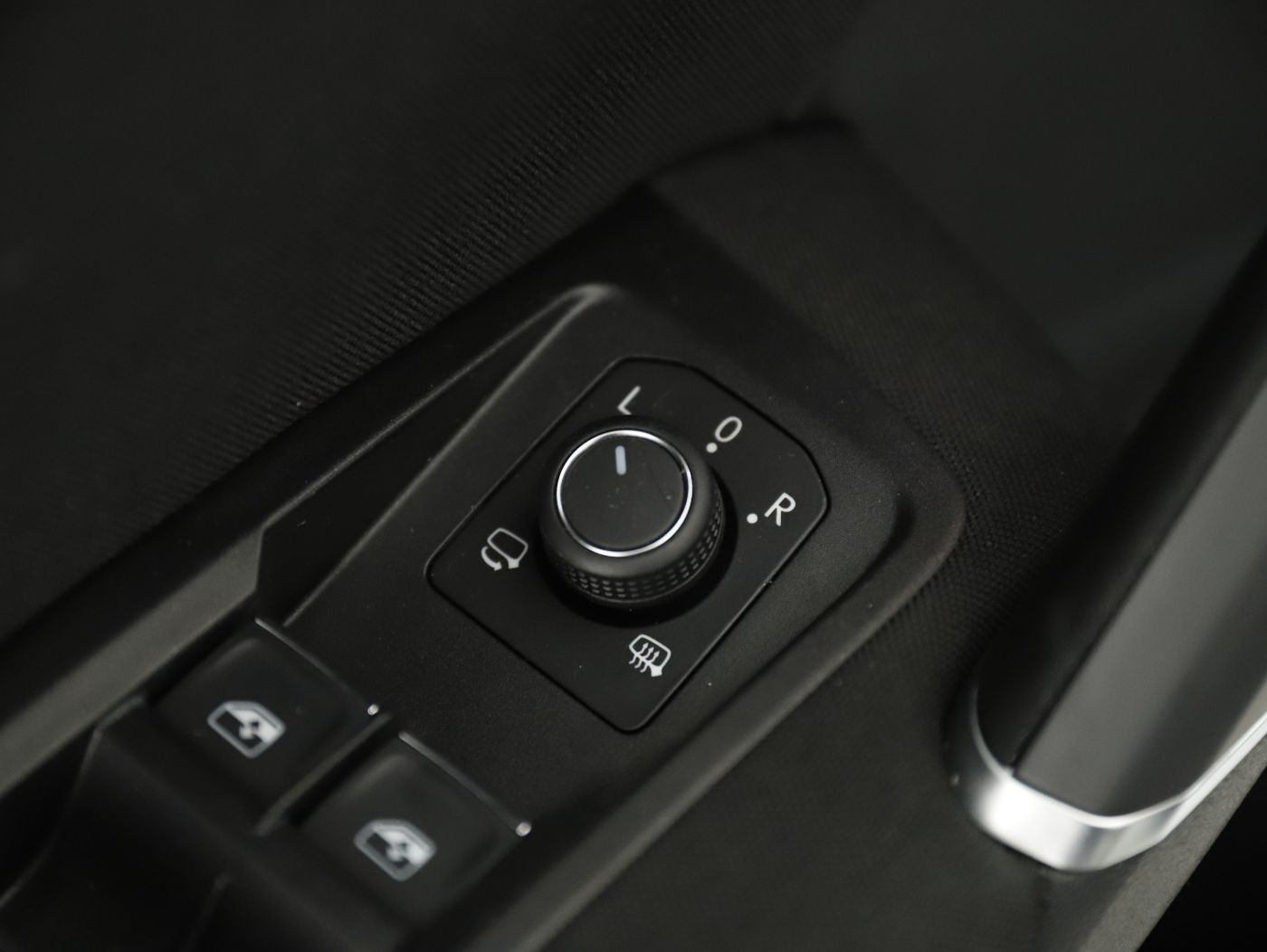 VW Touran 2.0 TDI HL 7-SITZER | Bild 8 von 26