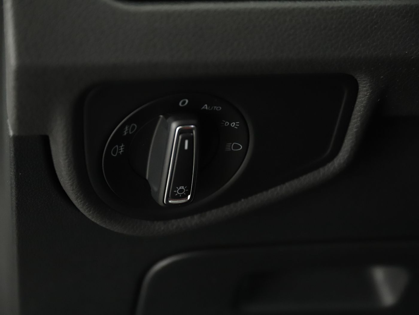 VW Touran 2.0 TDI HL 7-SITZER | Bild 9 von 26