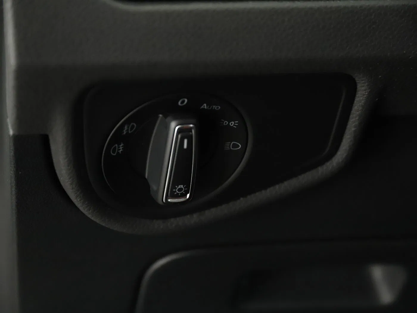 VW Touran 2.0 TDI HL 7-SITZER | Bild 9 von 26