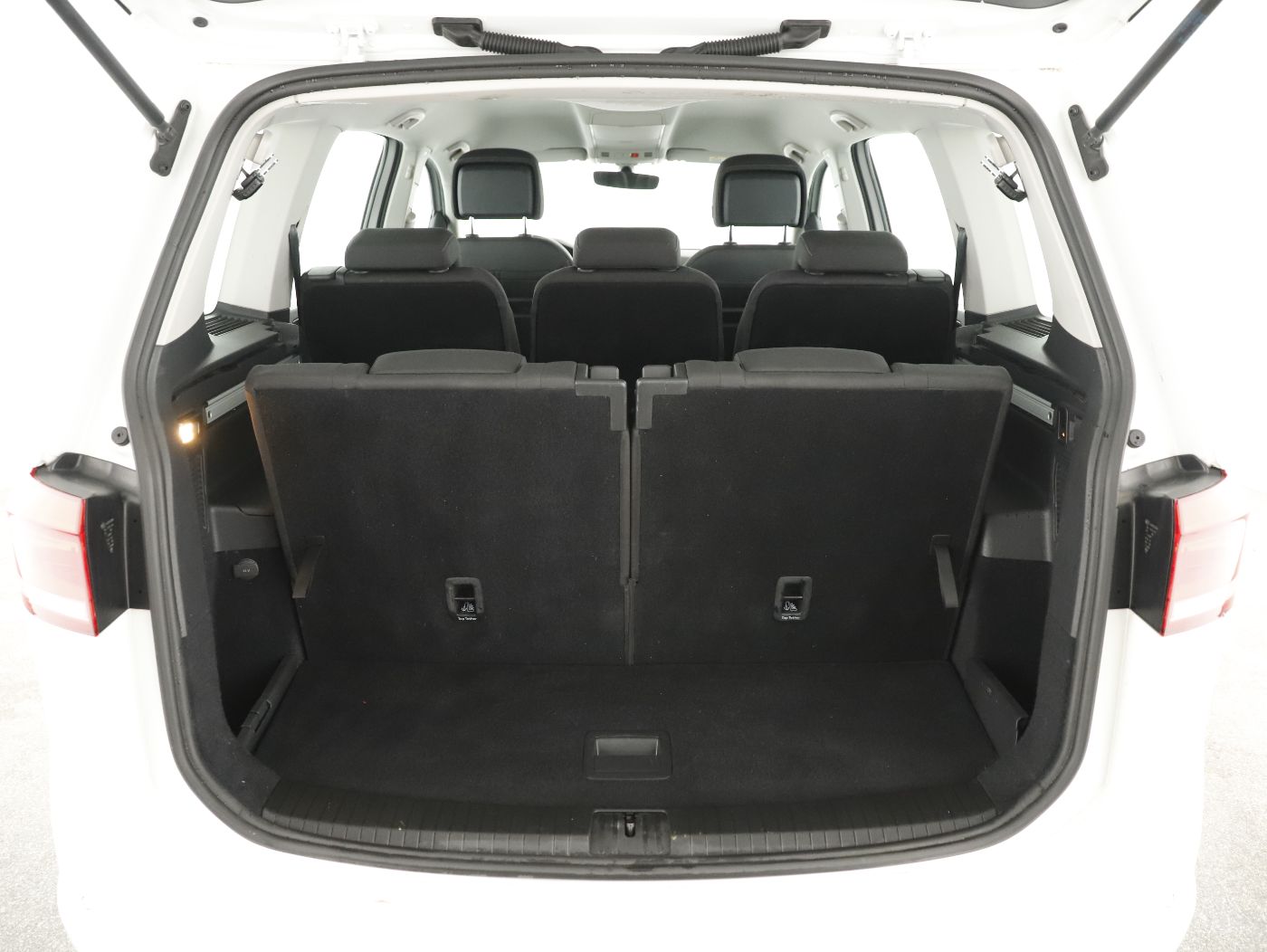 VW Touran 2.0 TDI HL 7-SITZER | Bild 18 von 26