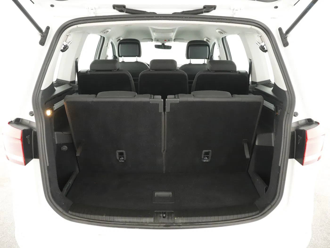 VW Touran 2.0 TDI HL 7-SITZER | Bild 18 von 26