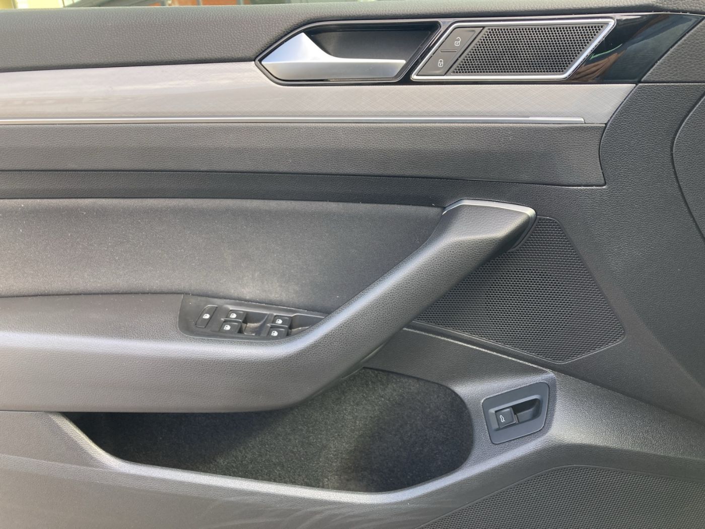 VW Passat Variant 1.6 TDI Bus. DSG | Bild 8 von 19