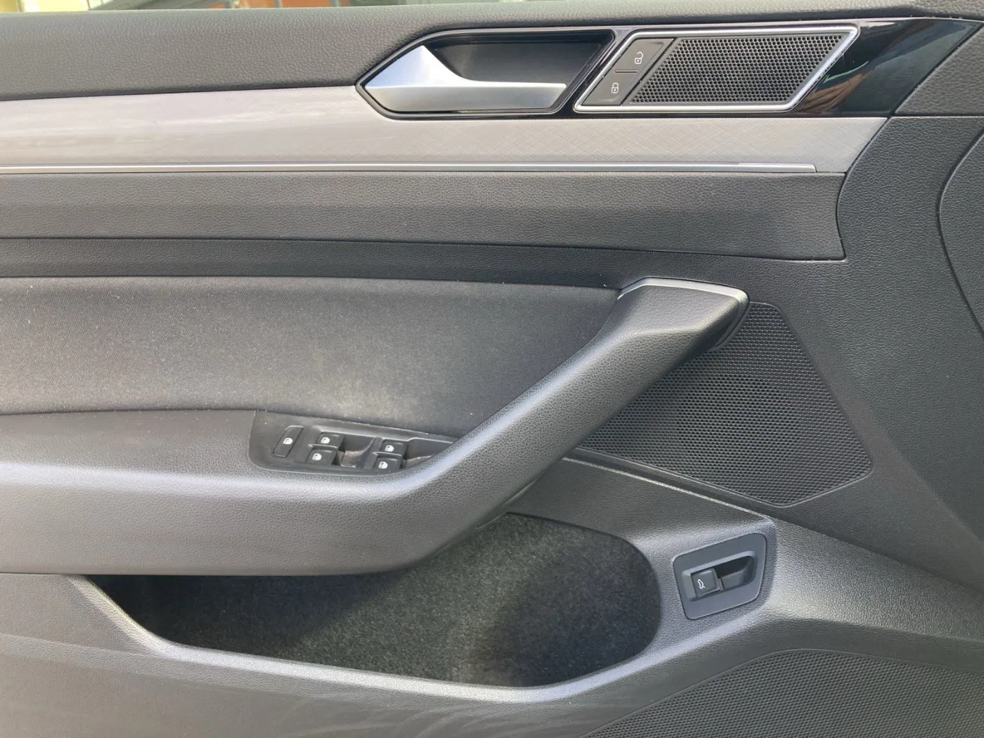 VW Passat Variant 1.6 TDI Bus. DSG | Bild 8 von 19