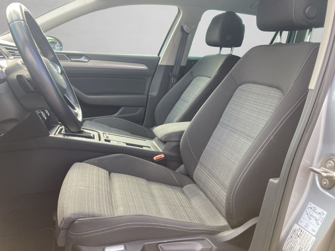 VW Passat Variant 1.6 TDI Bus. DSG | Bild 9 von 19