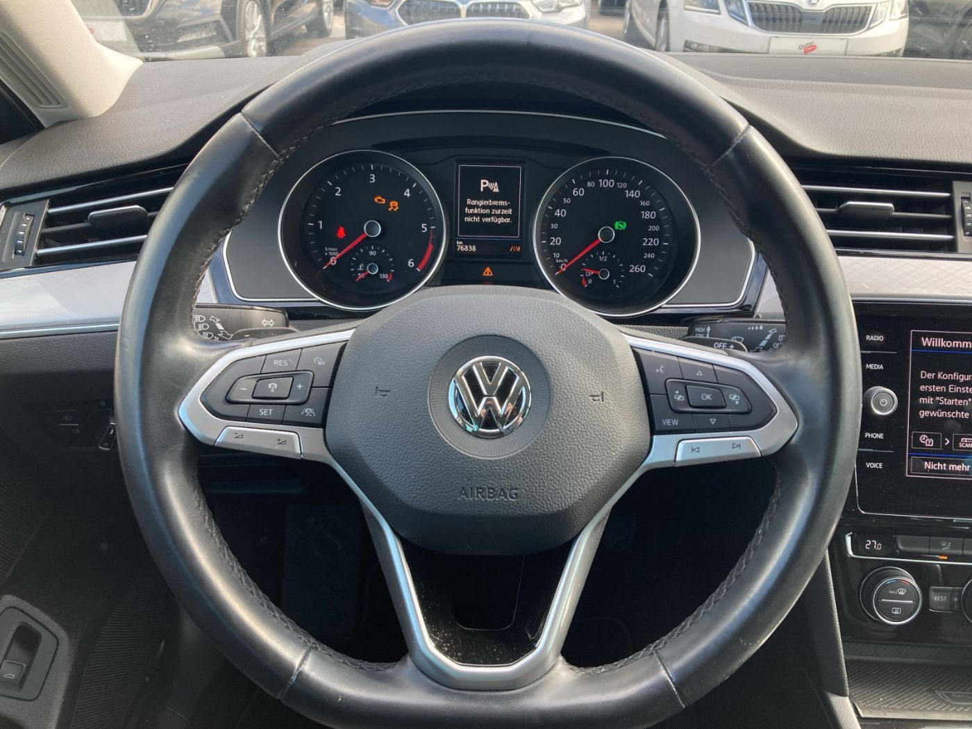 VW Passat Variant 1.6 TDI Bus. DSG | Bild 11 von 19