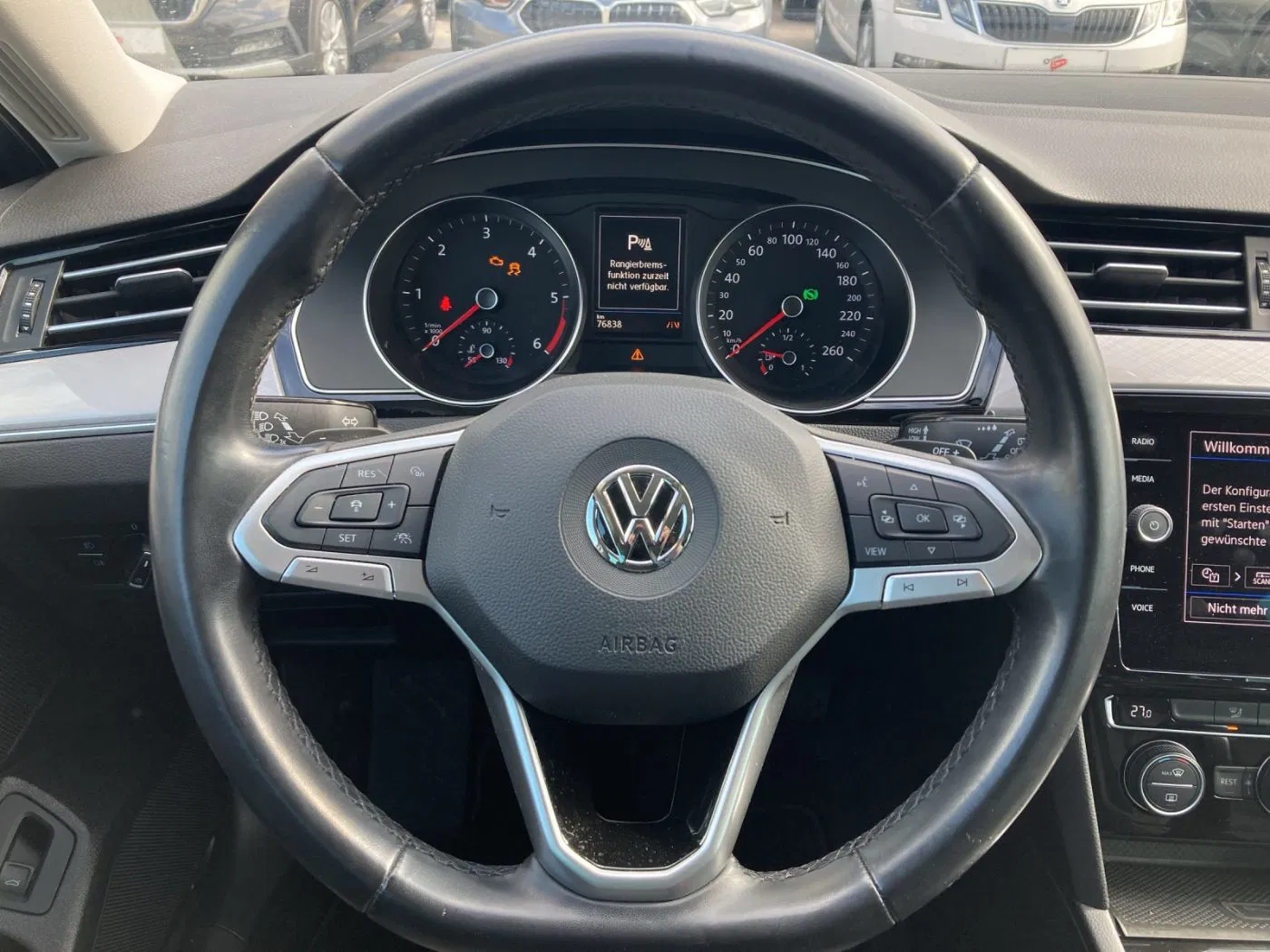 VW Passat Variant 1.6 TDI Bus. DSG | Bild 11 von 19