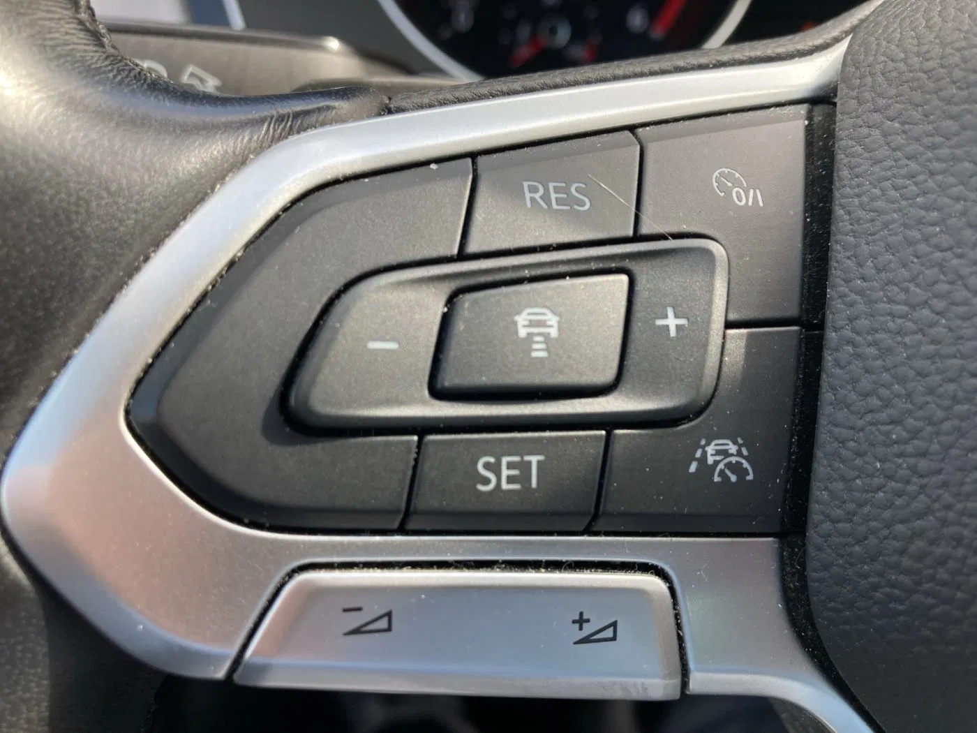 VW Passat Variant 1.6 TDI Bus. DSG | Bild 12 von 19