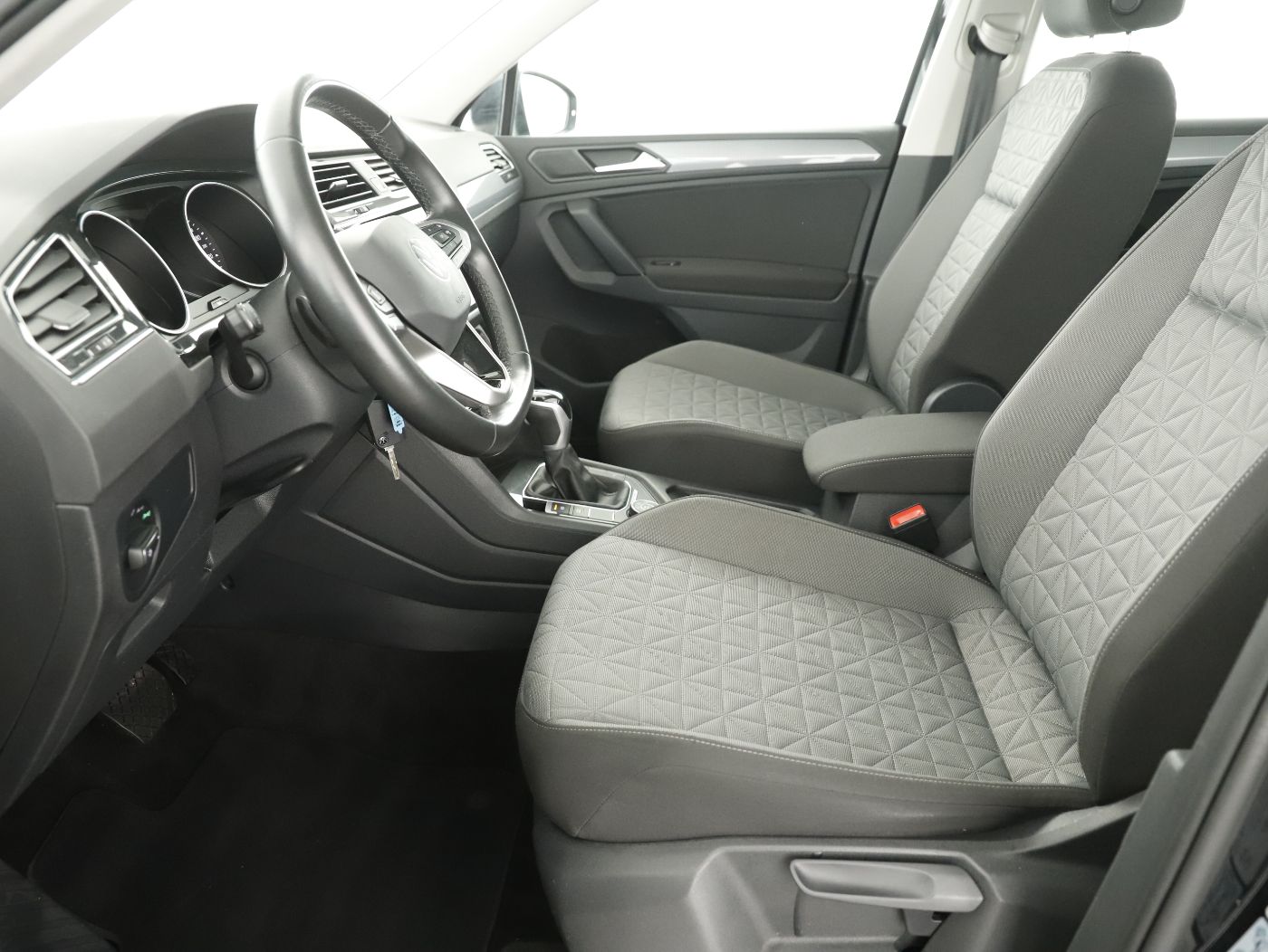 VW Tiguan Life TDI 4M DSG | Bild 10 von 27