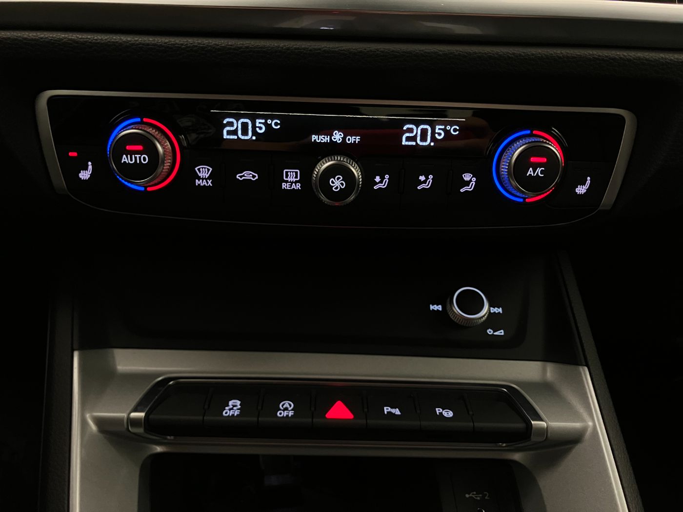 Audi Q3 35 TDI Aut S-line | Bild 23 von 28