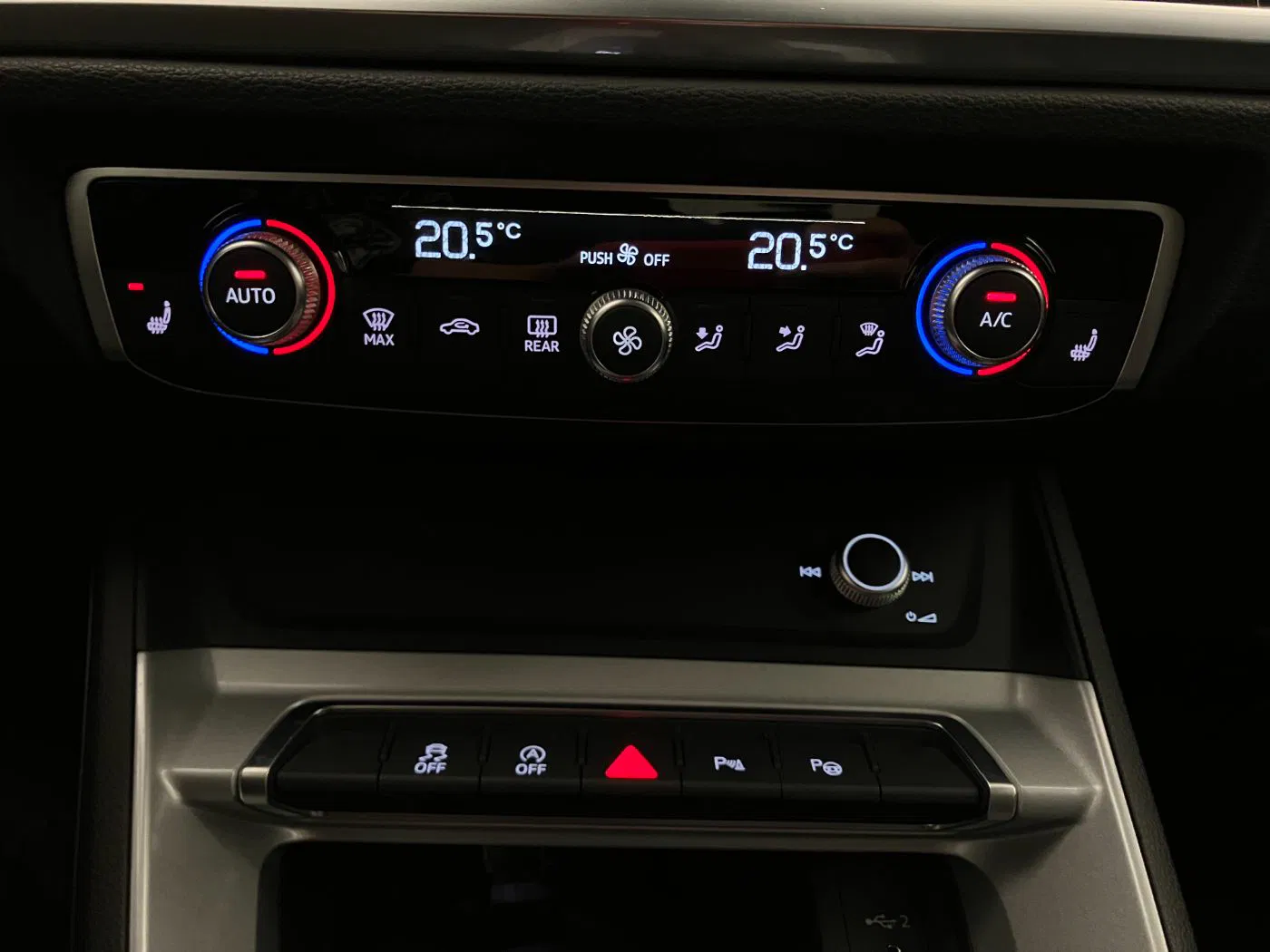 Audi Q3 35 TDI Aut S-line | Bild 23 von 28