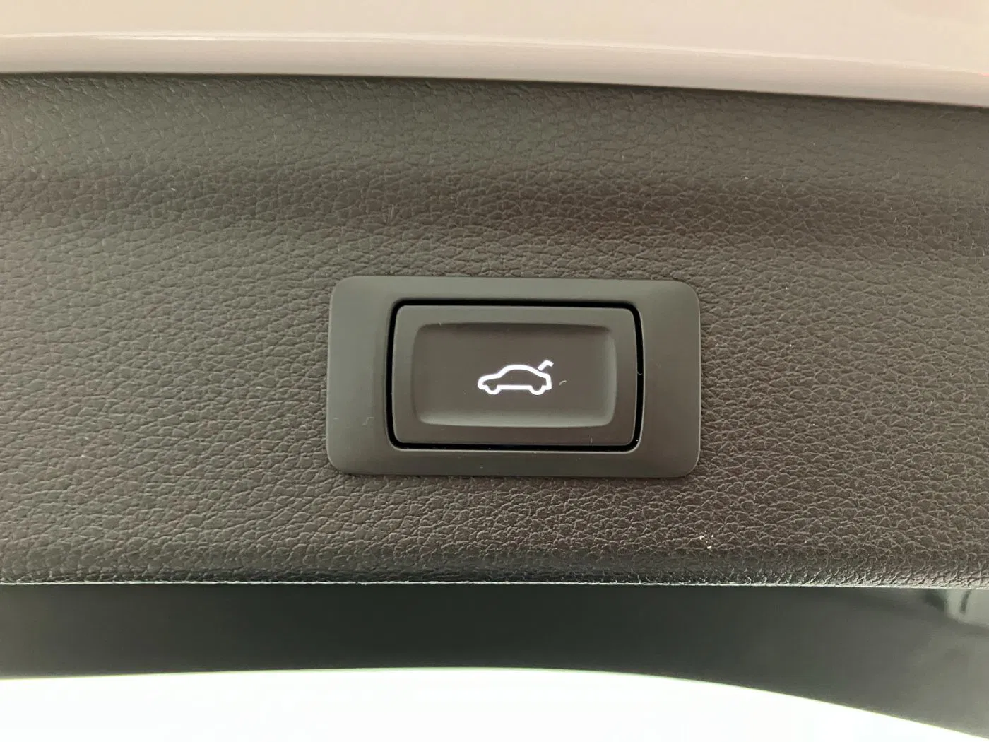 Audi Q3 35 TDI Aut S-line | Bild 27 von 28