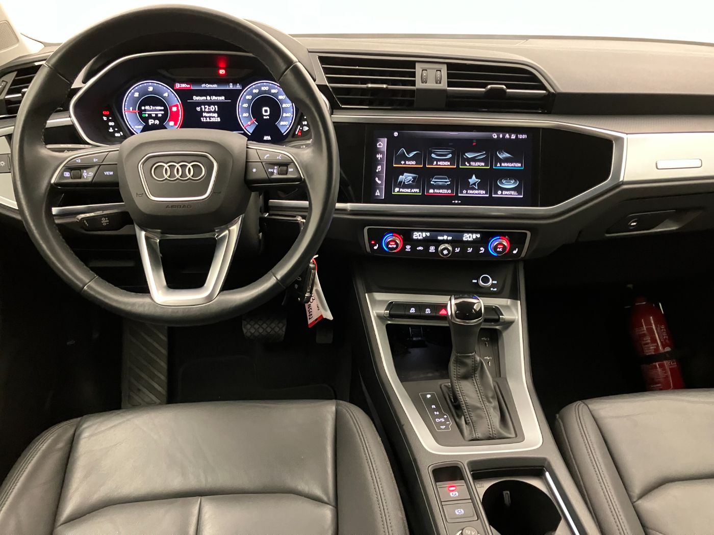 Audi Q3 35 TDI Aut S-line | Bild 13 von 30