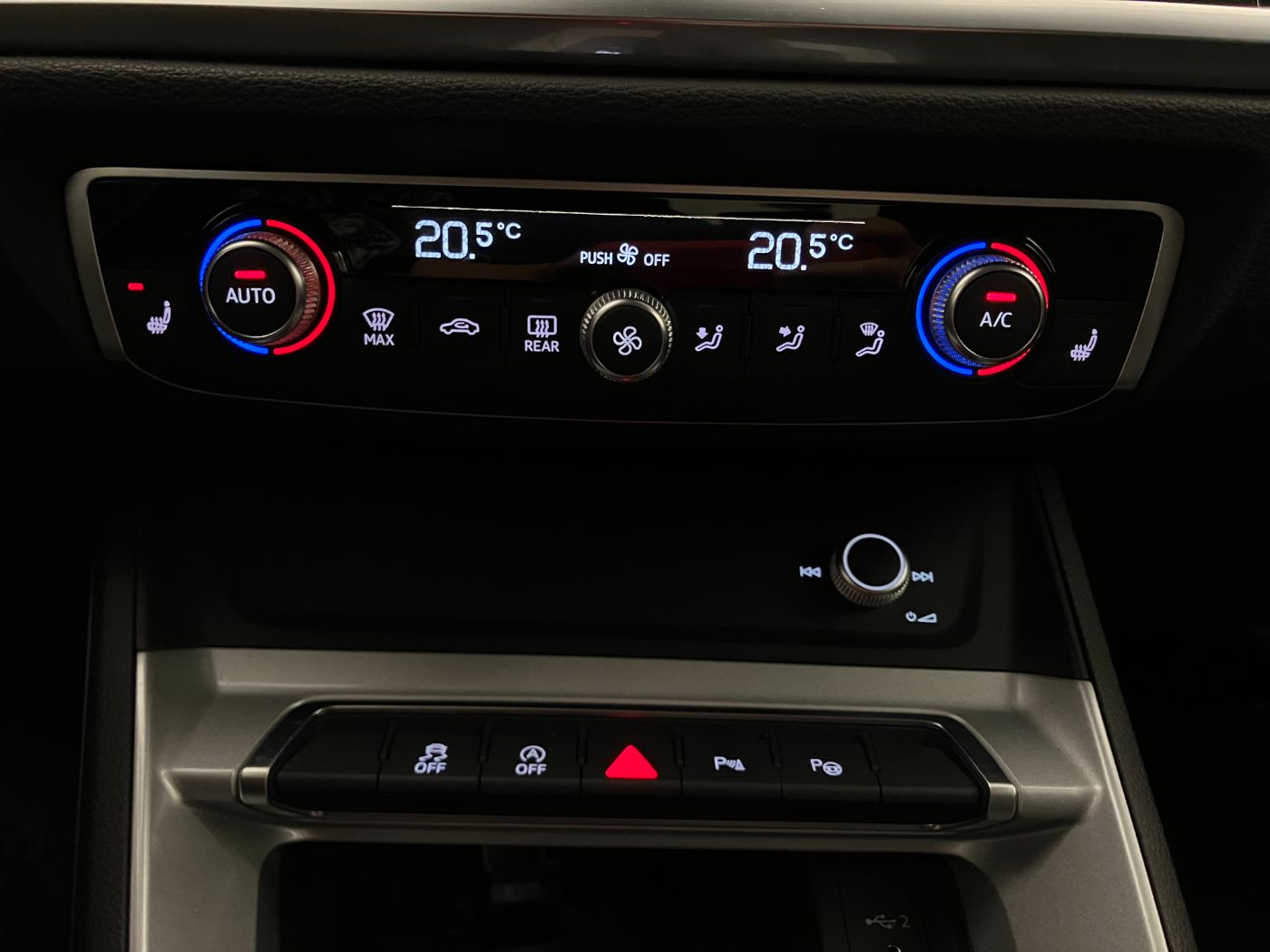 Audi Q3 35 TDI Aut S-line | Bild 24 von 30