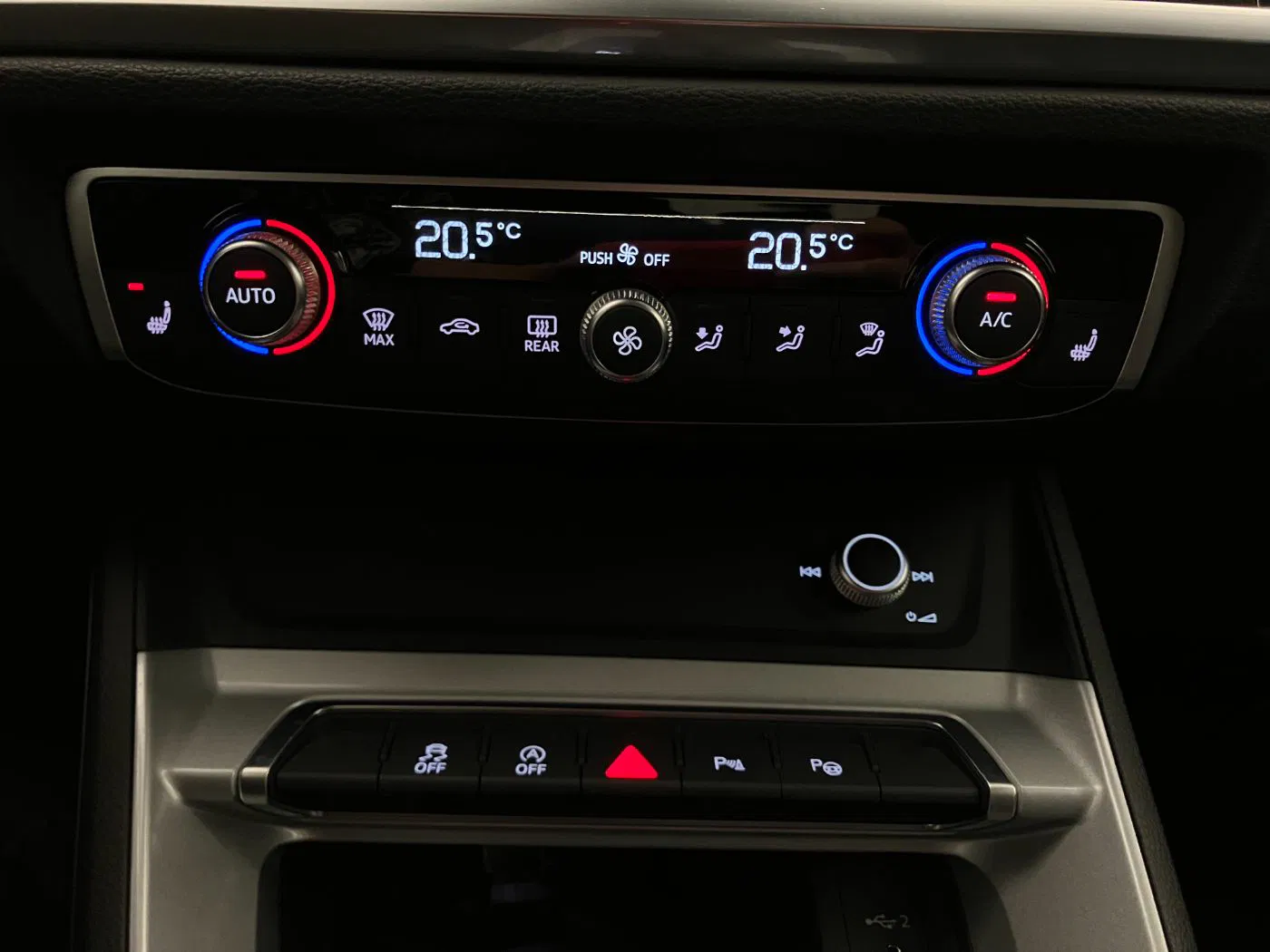 Audi Q3 35 TDI Aut S-line | Bild 24 von 30
