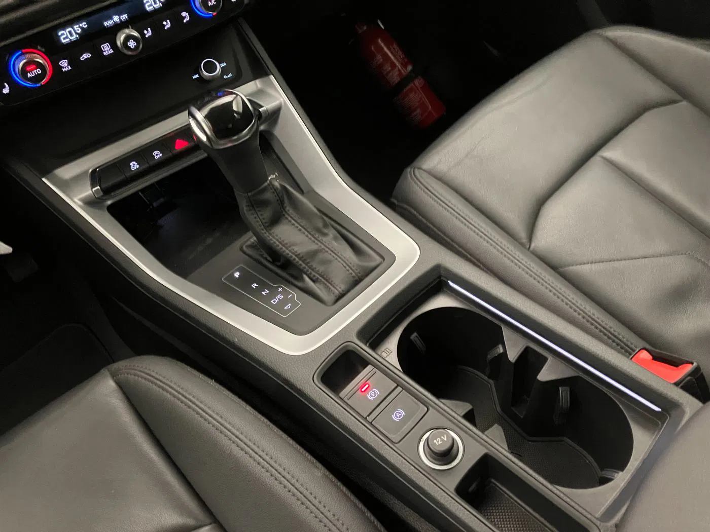 Audi Q3 35 TDI Aut S-line | Bild 25 von 30