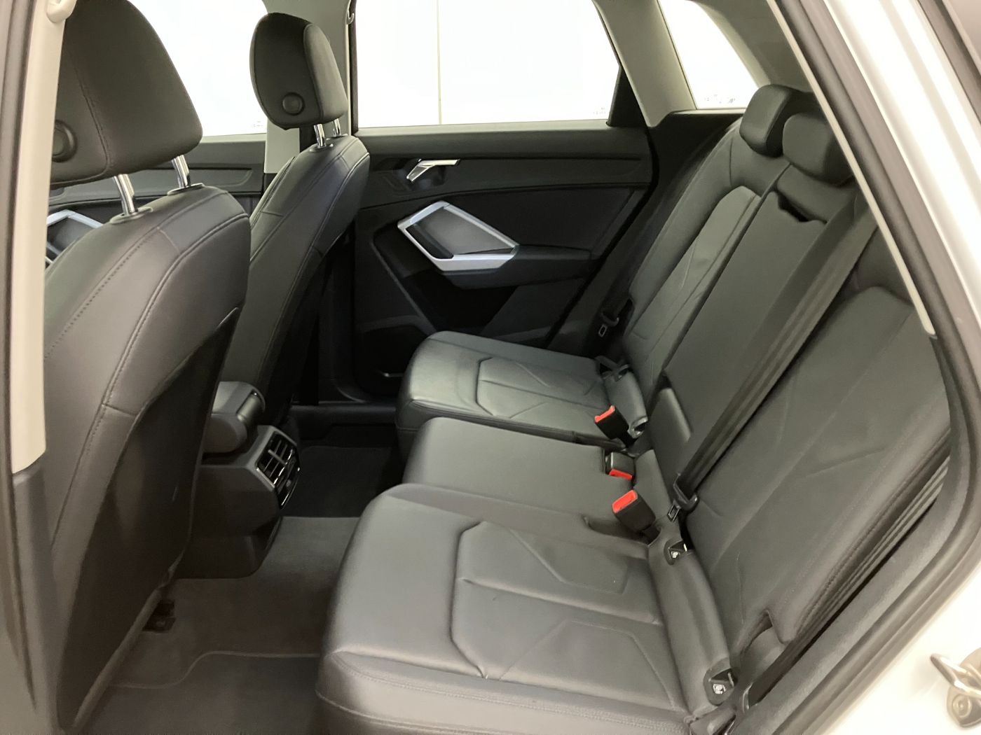 Audi Q3 35 TDI Aut S-line | Bild 26 von 30