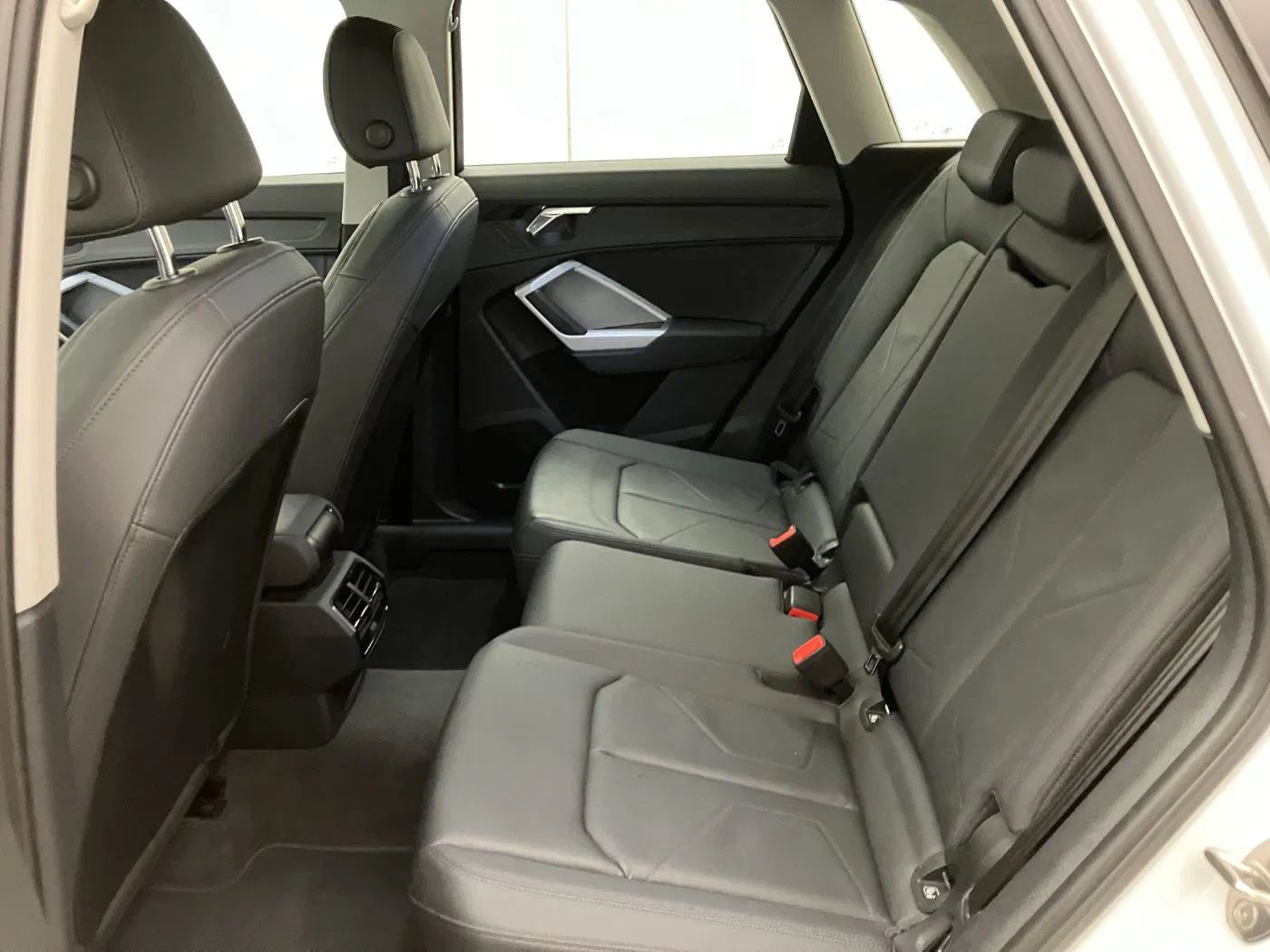 Audi Q3 35 TDI Aut S-line | Bild 26 von 30