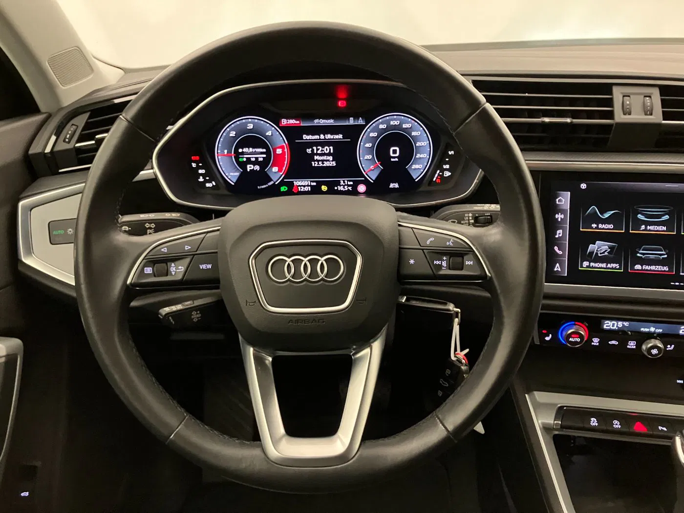 Audi Q3 35 TDI Aut S-line | Bild 15 von 30