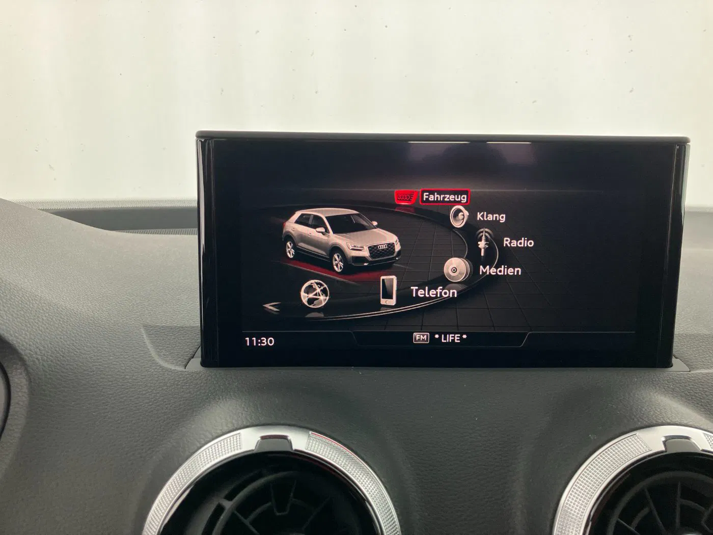 Audi Q2 40 TFSI quattro S-Line Aut. | Bild 14 von 24