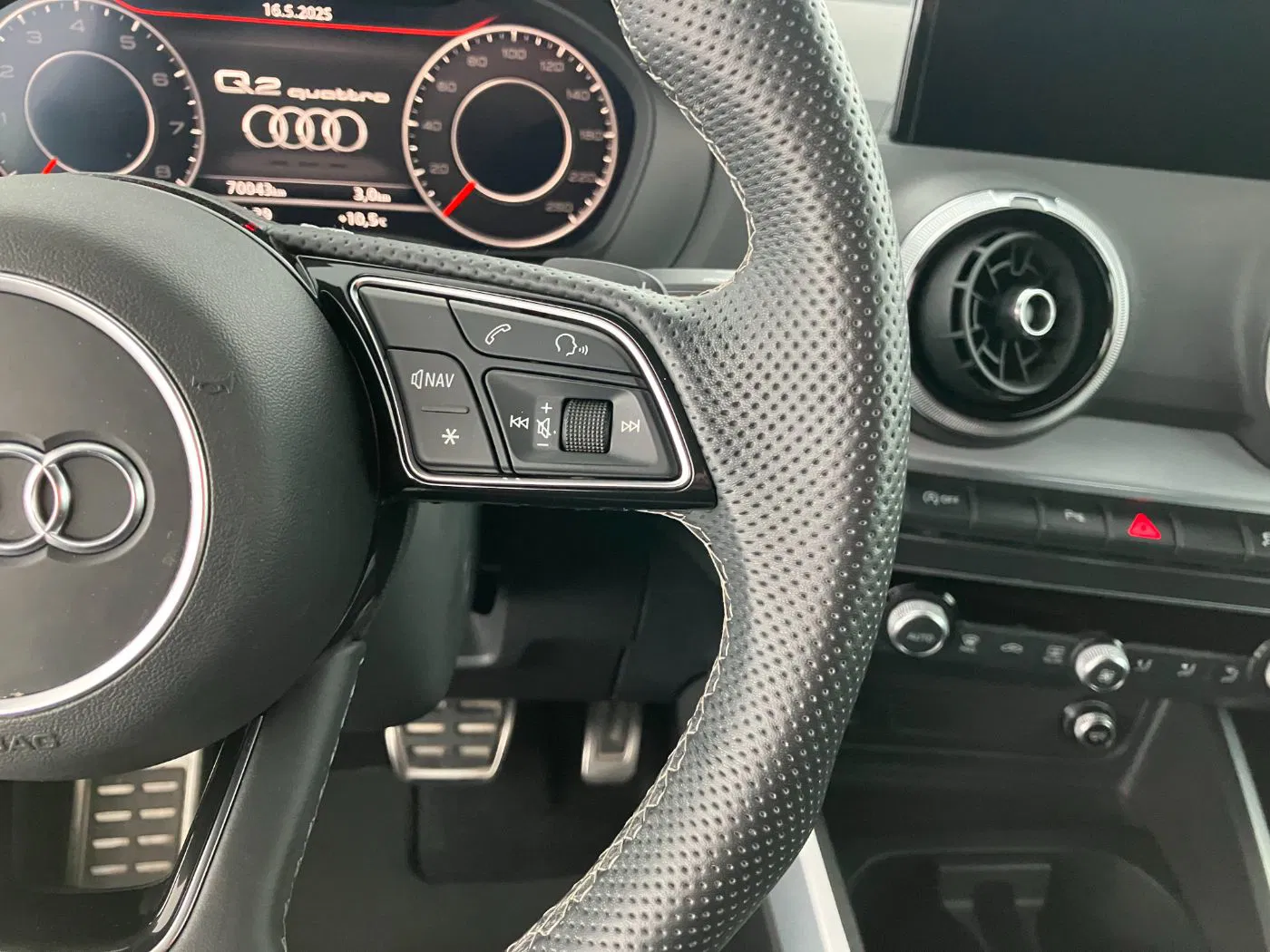Audi Q2 40 TFSI quattro S-Line Aut. | Bild 20 von 24