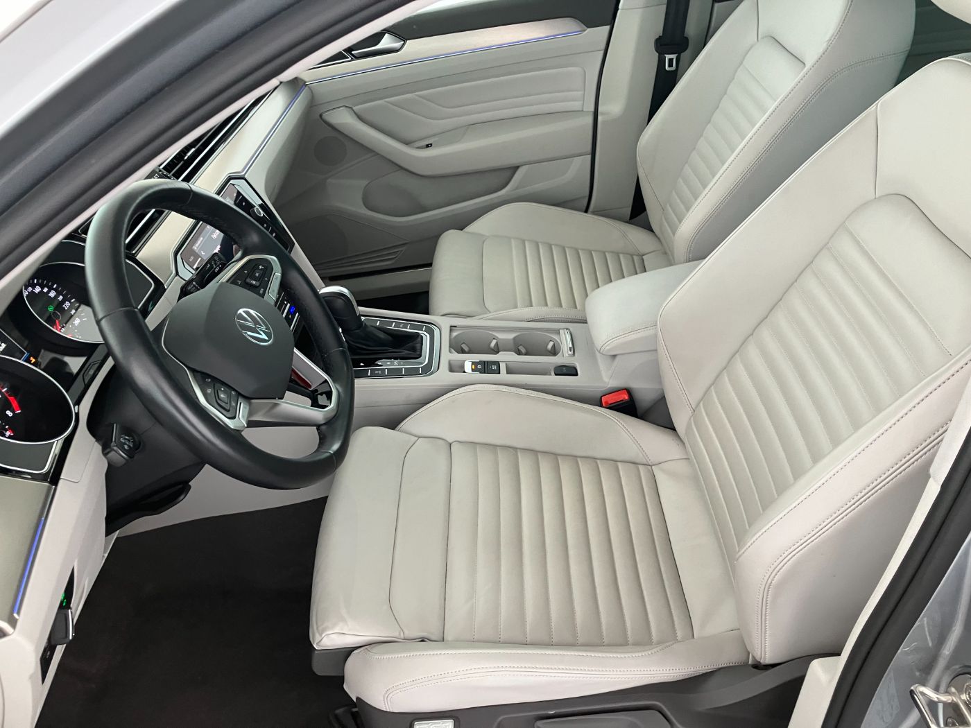 VW Passat Variant 1.5 TSI Eleg DSG | Bild 7 von 22