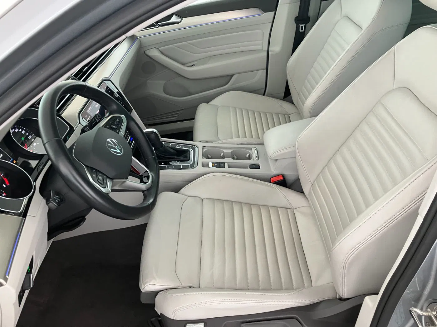 VW Passat Variant 1.5 TSI Eleg DSG | Bild 7 von 22