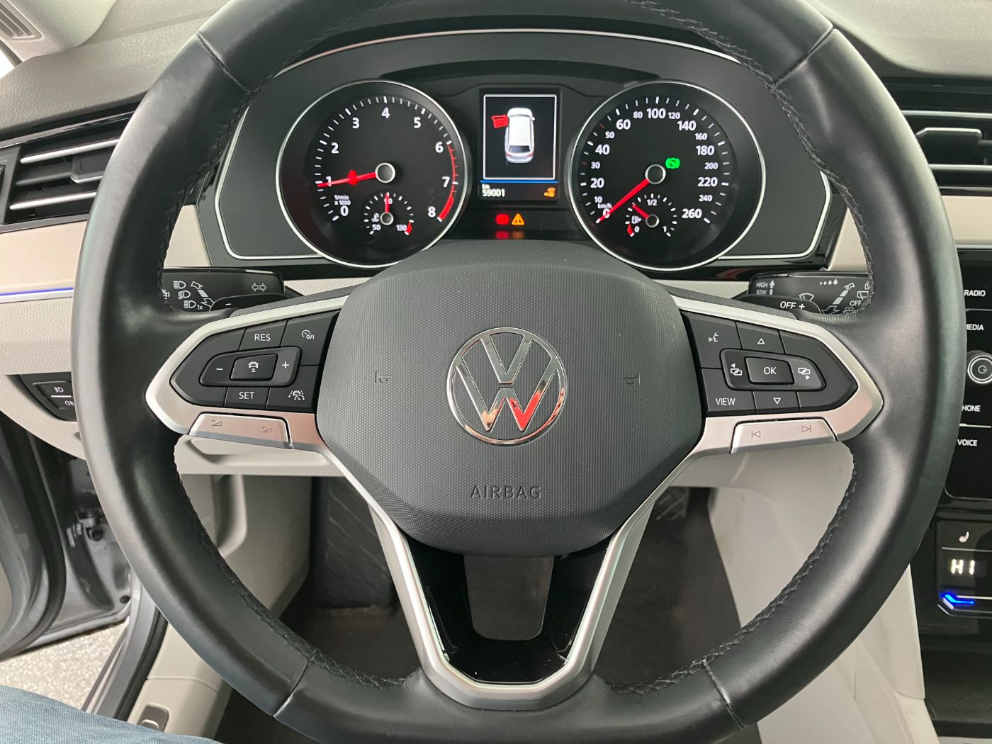 VW Passat Variant 1.5 TSI Eleg DSG | Bild 8 von 22