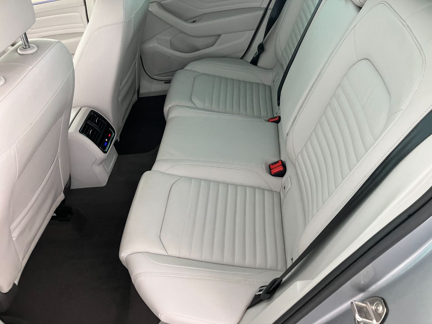 VW Passat Variant 1.5 TSI Eleg DSG | Bild 12 von 22